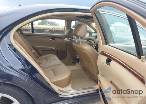 2007 Mercedes-Benz S 550 z USA, uszkodzony, nr VIN WDDNG71X17A080800